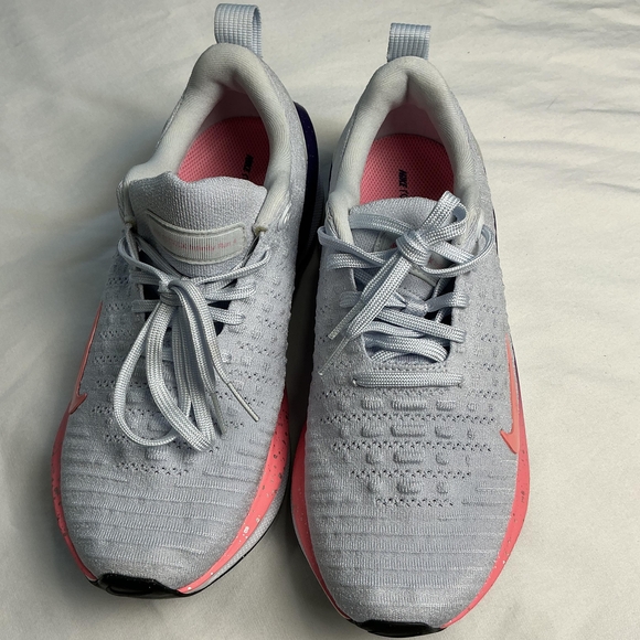 Nike Women's Gray and Pink Running Shoes - Picture 2 of 6